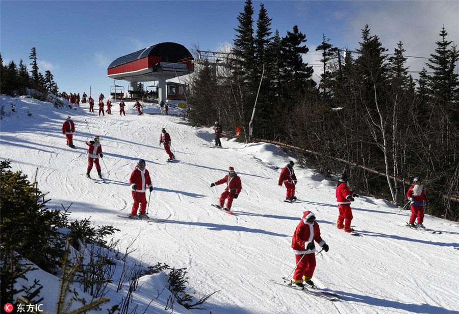 Santas ski for charity fund-raising in US