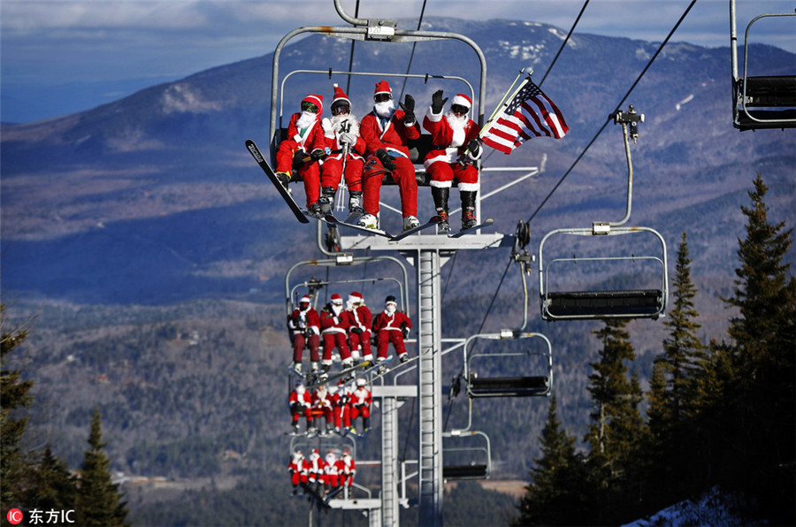 Santas ski for charity fund-raising in US