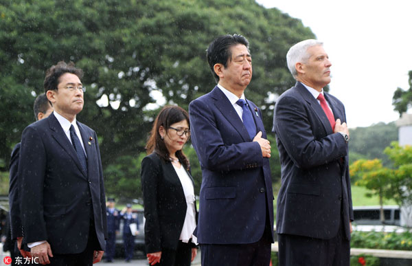 Abe pays respects at Hawaii memorials