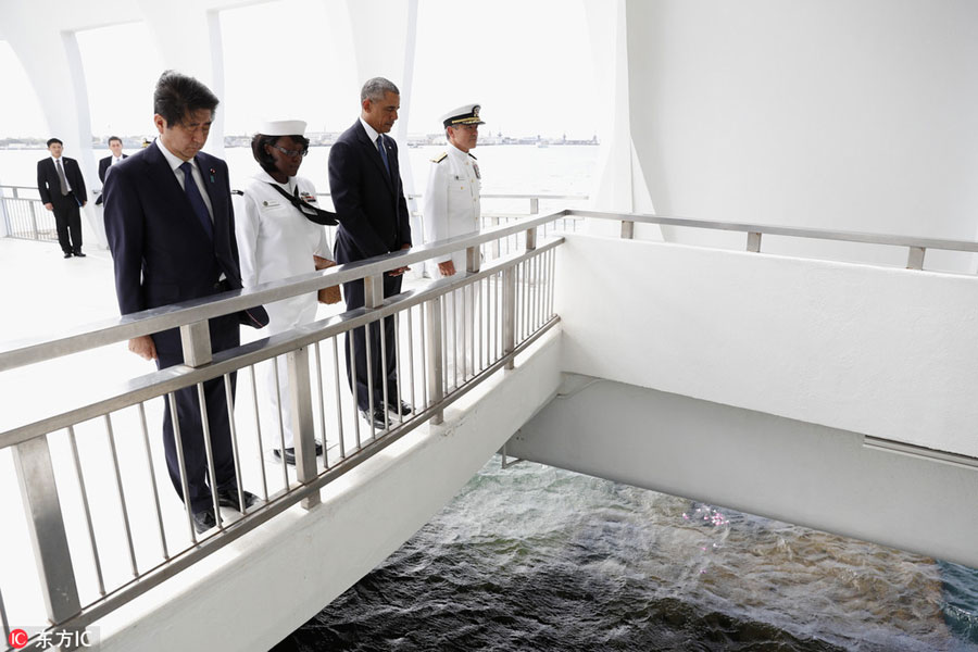 Abe commemorates WWII dead at Pearl Harbor