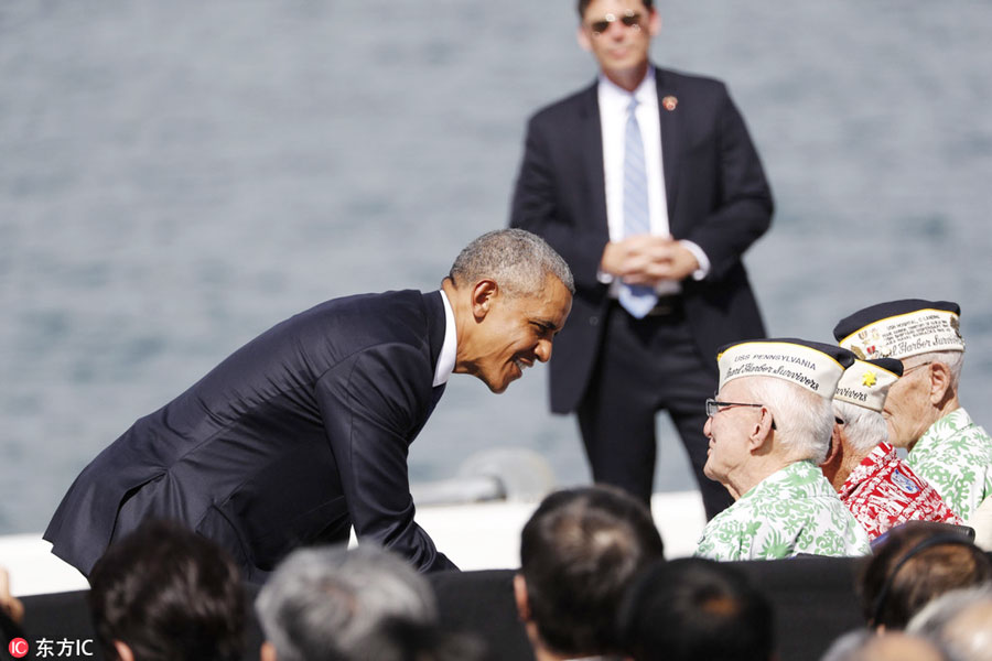 Abe commemorates WWII dead at Pearl Harbor