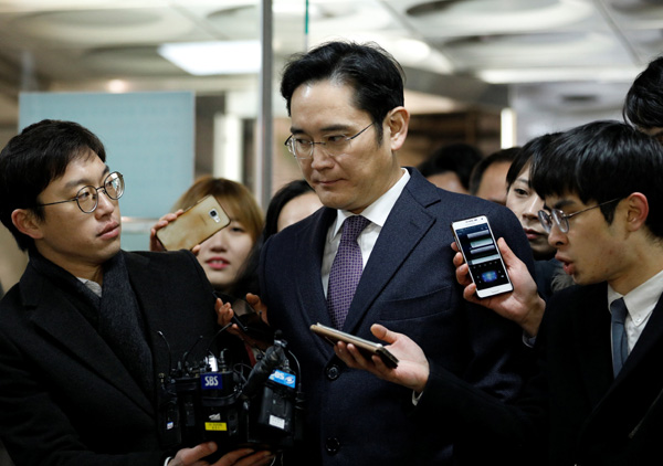 Samsung heir appears in court for determination on arrest warrant
