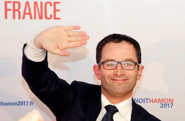 Hamon, Valls qualify to France's Left primary run-off