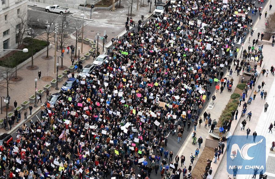 Trump's refugee ban sparks protests before White House, at over 30 US airports