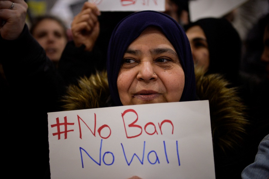 Trump's refugee ban sparks protests before White House, at over 30 US airports