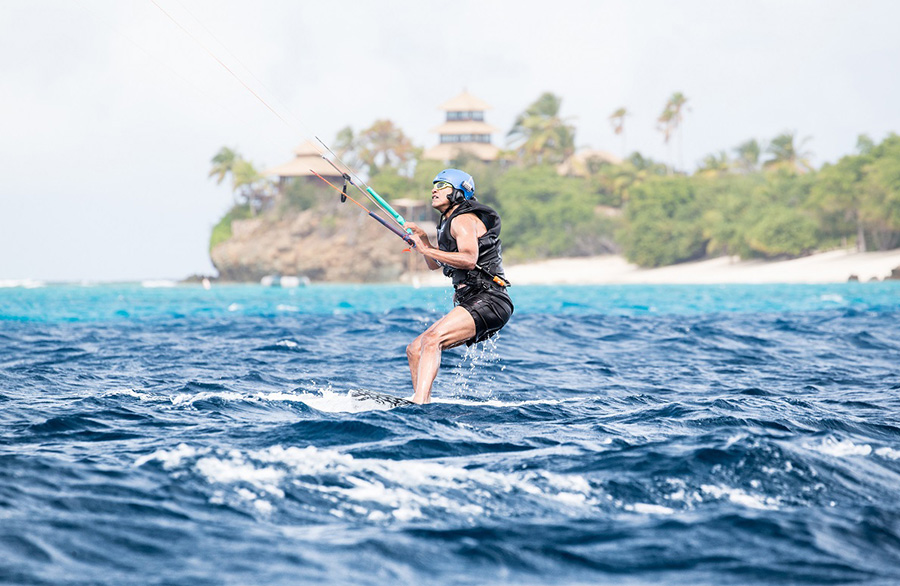Joyful Obama's post-presidency vacation: sun and kitesurfing
