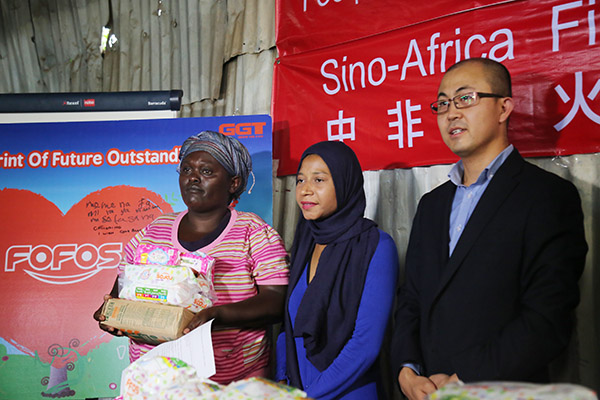 Chinese company donates household items to Kenyan slum dwellers