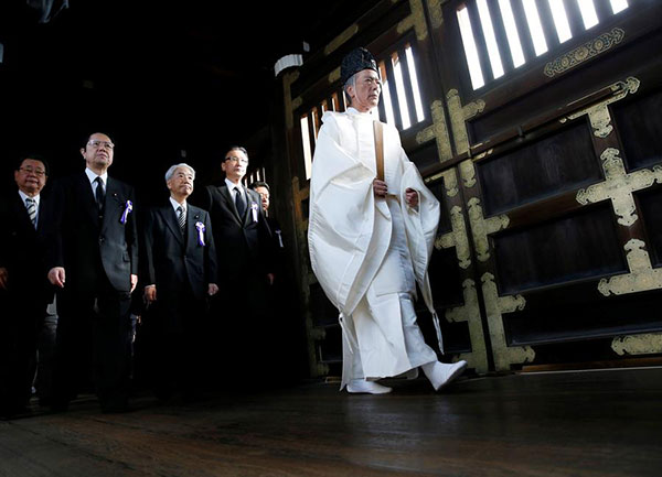 Japan's Abe sends ritual offering to notorious Yasukuni Shrine
