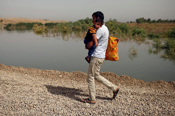 UN warns 200,000 people fleeing western Mosul in Iraq