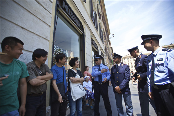 Chinese police officers start patrolling four Italian cities