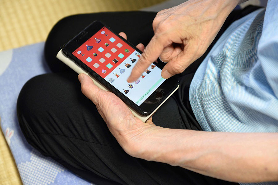 82-year-old Japanese programmer develops iPhone app for the elderly