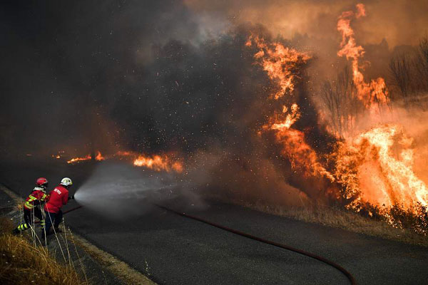 Return of wind, heat brings back forest fires to Portugal