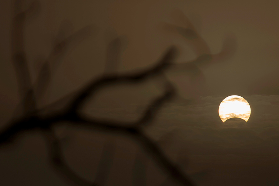 Total solar eclipse sweeps across the US