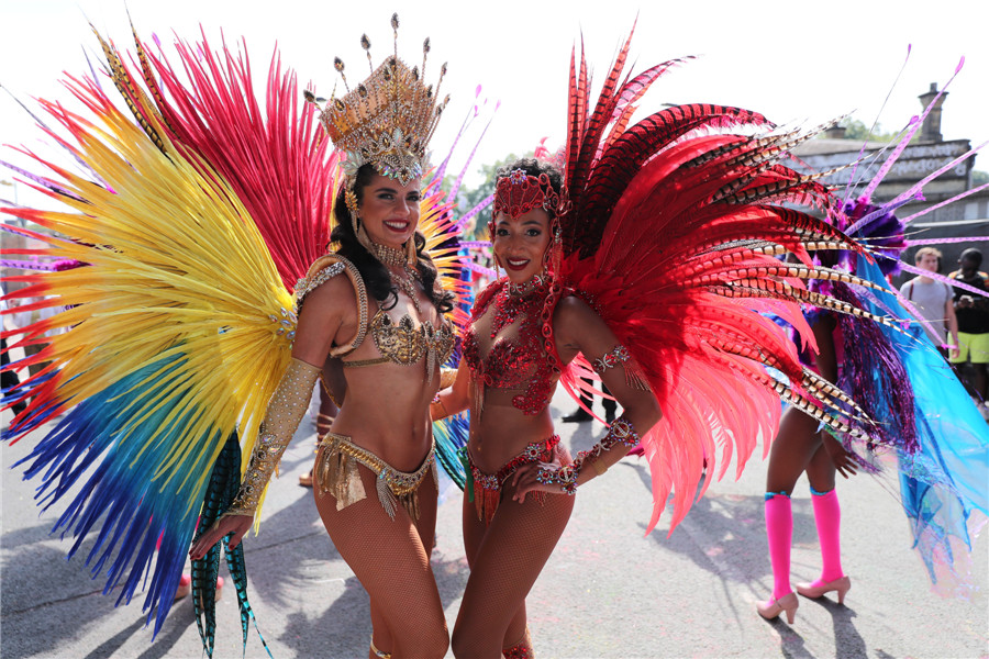 Thousands of revelers enjoy colorful Notting Hill Carnival