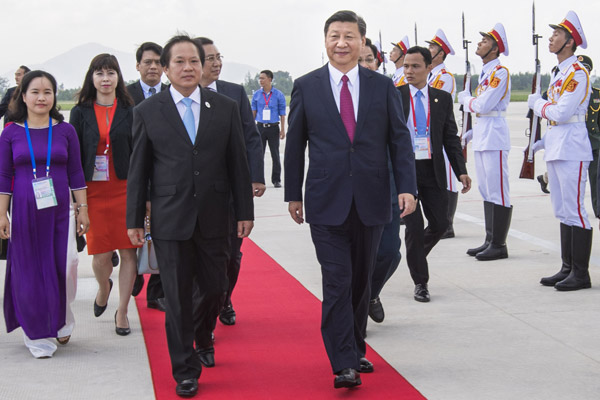 President Xi arrives in Vietnam for APEC meeting, state visit