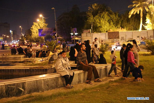 Strong earthquake hits Iraq and Iran, killing more than 300