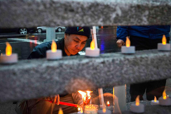 Thousands in NYC see off slain police officer