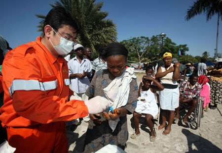 Chinese rescue team revs ups aid in Haiti
