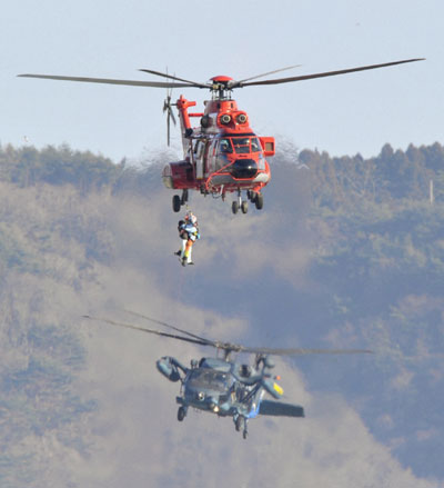 Japan mounts massive quake rescues