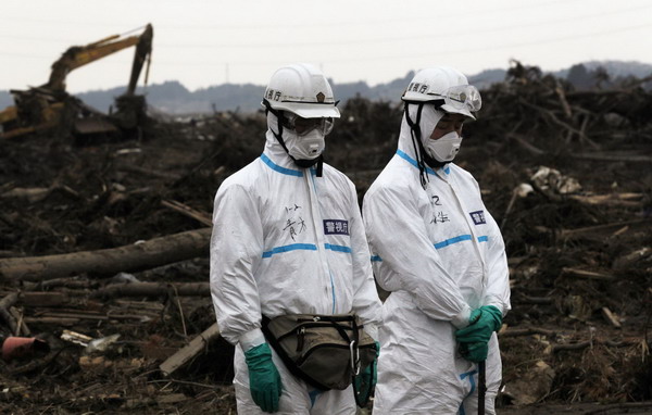 Japan falls silent a month after tsunami