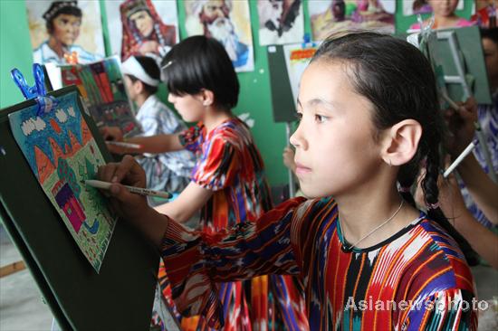 Xinjiang pupils celebrate Children's day