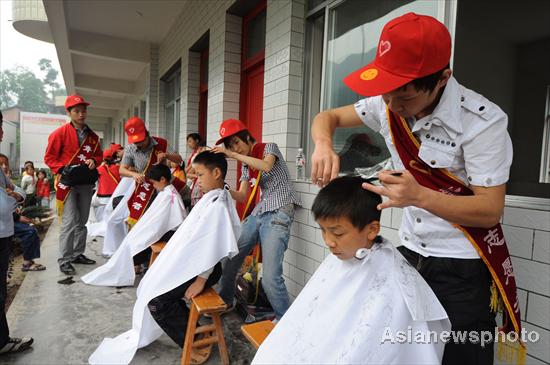 Free haircut for children of migrant workers
