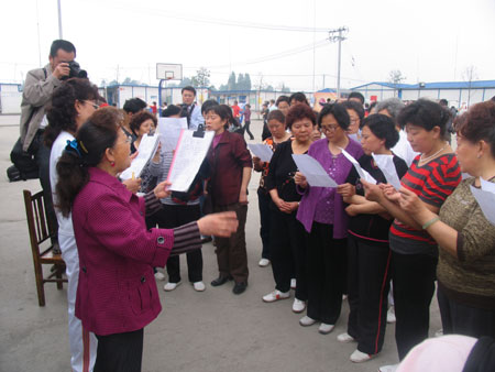 都江堰幸福家园板房区的生活