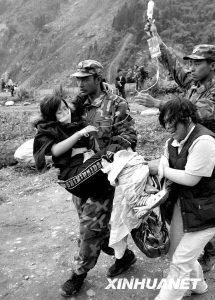 汶川地震一周年：历史永远铭记[组图]