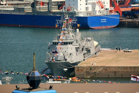 多国海军舰艇参加中国海军建军60周年纪念活动