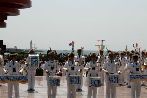 多国海军乐手同台演艺 庆祝我国海军成立60周年