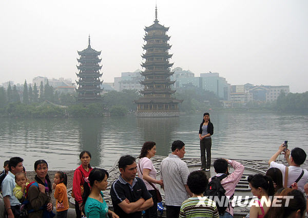 五一佳节游兴浓[组图]