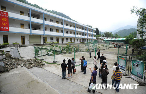 汶川地震一周年：游地震遗址