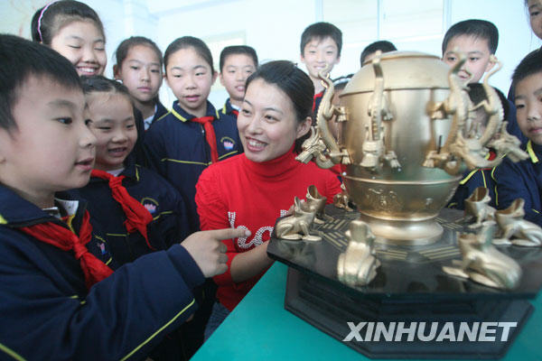 各地举行活动纪念汶川地震一周年[组图]