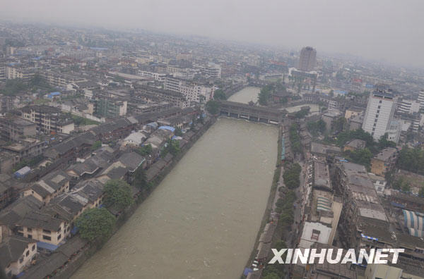 汶川地震一周年：空中看灾区重建[组图]