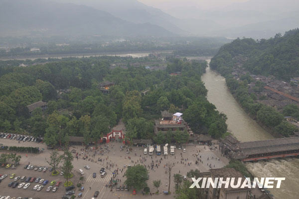 汶川地震一周年：空中看灾区重建[组图]