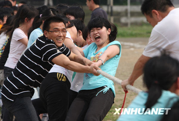 高考“减压”运动会[组图]