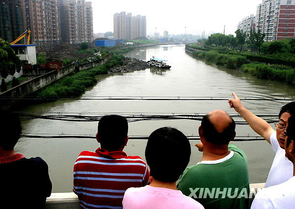 上海一在建商品楼发生倒塌事故[组图]