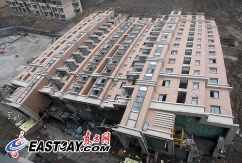 上海倒塌住宅楼开发商资质已过期