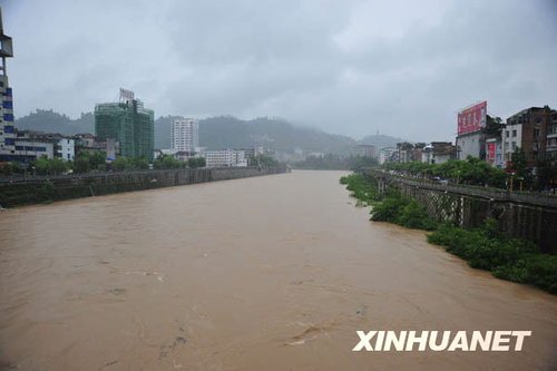 南方十省区遭遇今年入汛以来最大暴雨袭击(组图)