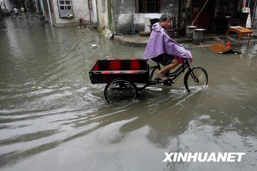 南方十省区遭遇今年入汛以来最大暴雨袭击(组图)