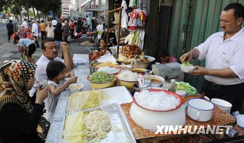 乌鲁木齐交通旅游等行业恢复运营(组图)