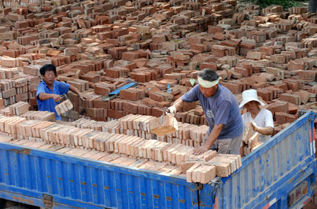 安徽界首再现黑砖窑劳工：工人是买来的智障者