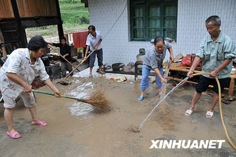 湖南洪江罕见特大暴雨造成11人遇难[组图]