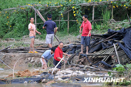 湖南洪江罕见特大暴雨造成11人遇难[组图]