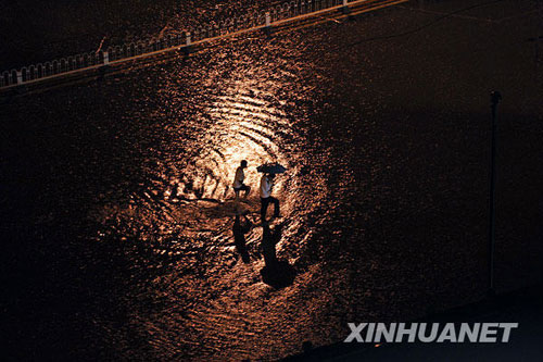 特大暴雨袭击京城[组图]