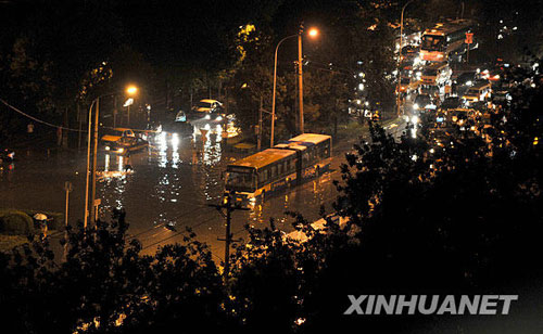 特大暴雨袭击京城[组图]