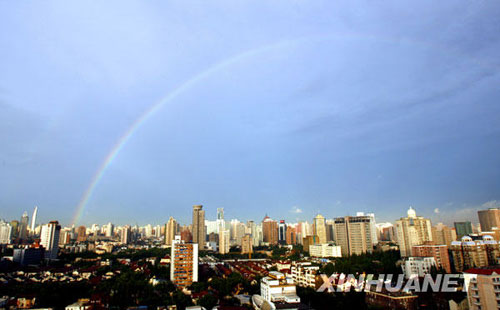 申城雨后现彩虹[图]