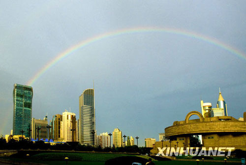 申城雨后现彩虹[图]