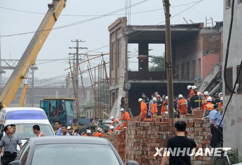 石家庄厂房坍塌事故已造成17人遇难(组图)