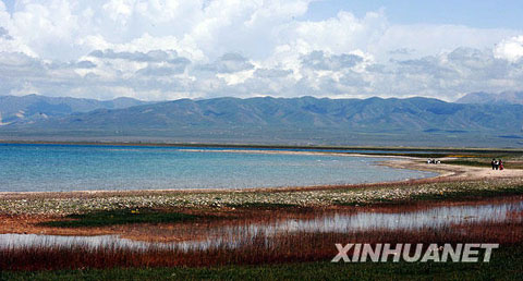 多彩的青海湖[图]